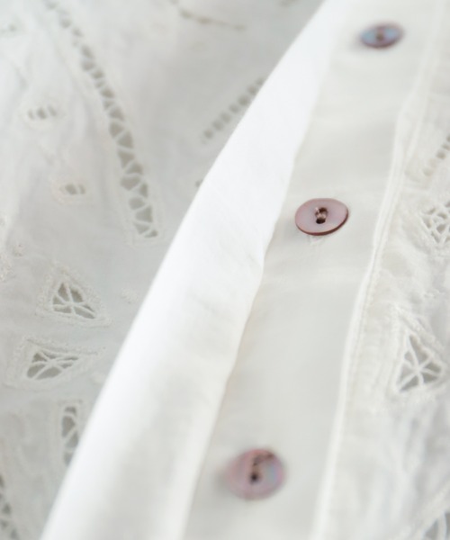 NOMBRE IMPAIR(ノンブルアンペール)の「インドネシア刺繍 スタンドスキッパーブラウス(シャツ/ブラウス・レディース・ホワイト/ブラック・FREE)」の18枚目の写真