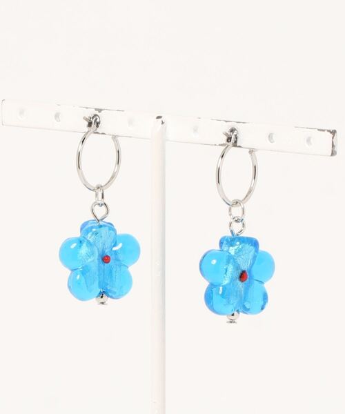 tone（トーン）の「【ellie】glass flowerピアス(MA)（ピアス（両耳用）・レディース・ブルー/クリア・FREE）」の3枚目の写真