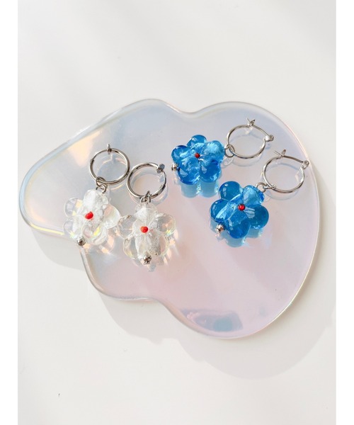 tone（トーン）の「【ellie】glass flowerピアス(MA)（ピアス（両耳用）・レディース・ブルー/クリア・FREE）」の6枚目の写真