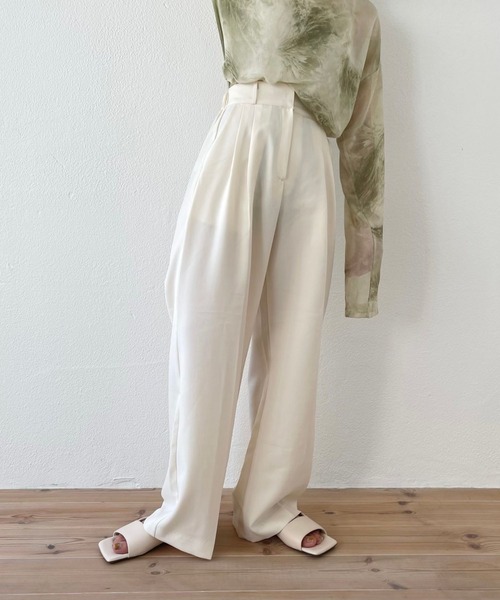 wee9s（ウィークス）の「double tuck slacks pants / ダブルタックスラックスパンツ（スラックス・レディース・チャコール/ピンクベージュ/ピンク/アイボリー/ネイビー・FREE）」の9枚目の写真