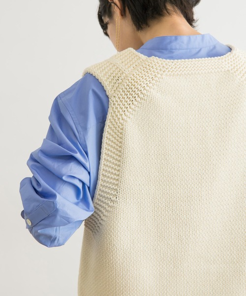 URBAN RESEARCH（アーバンリサーチ）の「ローゲージVネックニットベスト（ニット/セーター・レディース・ネイビー/オフホワイト・FREE）」の12枚目の写真