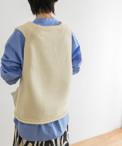 URBAN RESEARCH（アーバンリサーチ）の「ローゲージVネックニットベスト（ニット/セーター・レディース・ネイビー/オフホワイト・FREE）」の3枚目の写真