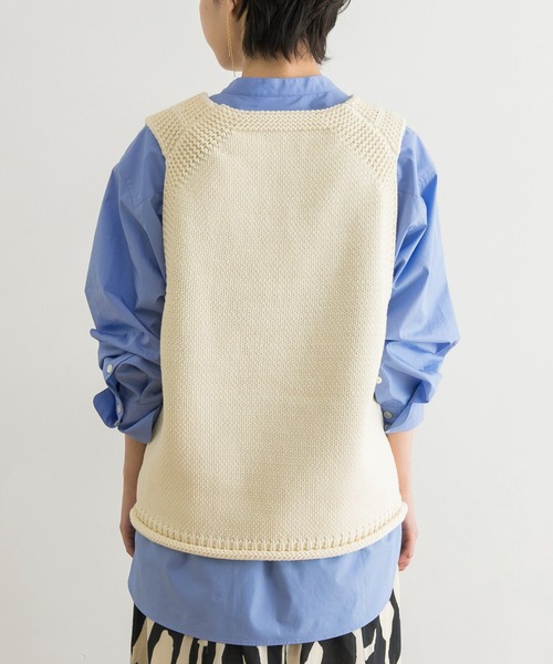 URBAN RESEARCH（アーバンリサーチ）の「ローゲージVネックニットベスト（ニット/セーター・レディース・ネイビー/オフホワイト・FREE）」の9枚目の写真