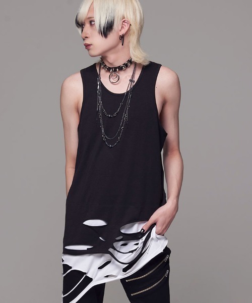 CIVARIZE(シヴァーライズ)の「『CIVARIZE/シヴァーライズ』裾クラッシュ加工フェイクレイヤードタンクトップ(タンクトップ・メンズ・マルチ/ブラック×ホワイト/ブラック×レッド/ブラック×ブルー・M/L)」の2枚目の写真
