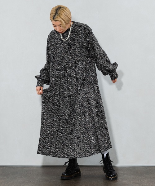 kutir(クティール)の「プリーツロングワンピース(ワンピース・レディース・ブラック/グリーン・SMALL/MEDIUM/LARGE)」の1枚目の写真