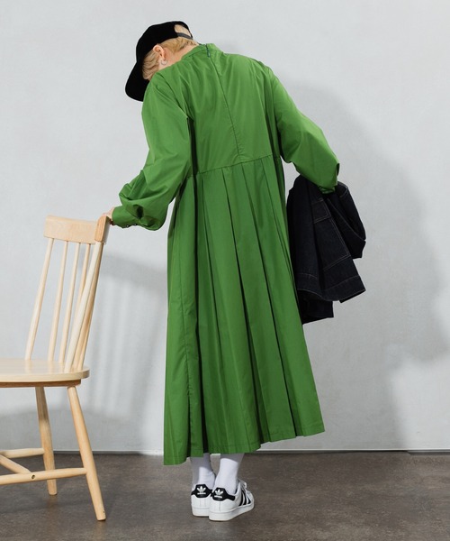 kutir(クティール)の「プリーツロングワンピース(ワンピース・レディース・ブラック/グリーン・SMALL/MEDIUM/LARGE)」の3枚目の写真