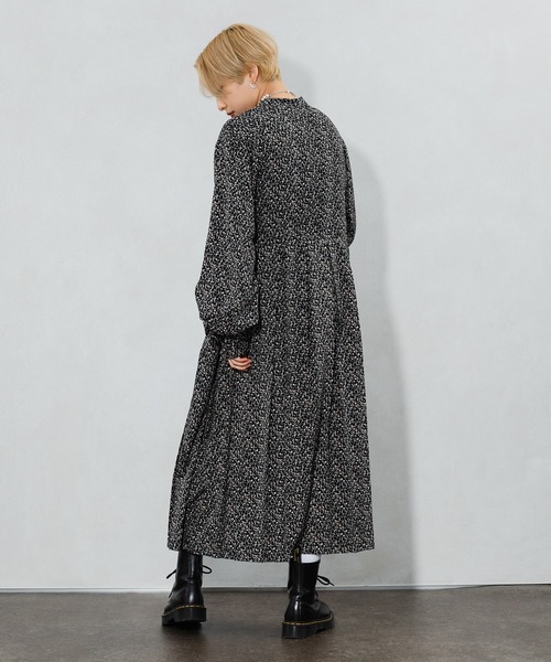 kutir(クティール)の「プリーツロングワンピース(ワンピース・レディース・ブラック/グリーン・SMALL/MEDIUM/LARGE)」の12枚目の写真