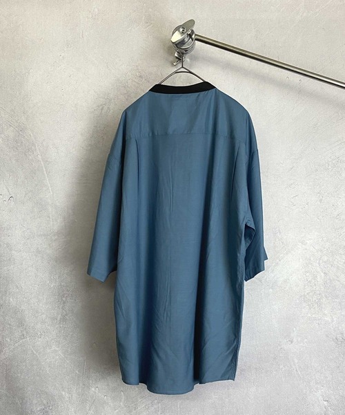 Beno(ビーノ)の「クレリックバンドカラー ドレープオーバーシャツ(シャツ/ブラウス・メンズ・ブルーグリーン/チャコールグレー/グレイッシュブルー/ホワイト/グレイッシュベージュ/ブラック・L/M)」の7枚目の写真