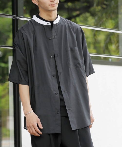 Beno(ビーノ)の「クレリックバンドカラー ドレープオーバーシャツ(シャツ/ブラウス・メンズ・ブルーグリーン/チャコールグレー/グレイッシュブルー/ホワイト/グレイッシュベージュ/ブラック・L/M)」の20枚目の写真