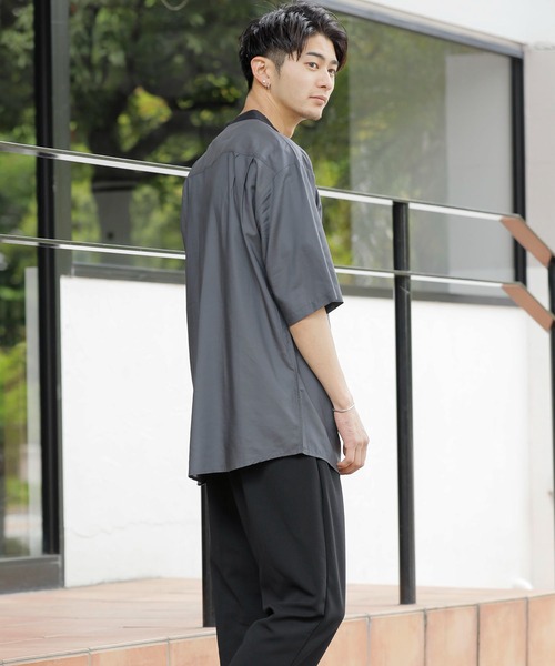 Beno(ビーノ)の「クレリックバンドカラー ドレープオーバーシャツ(シャツ/ブラウス・メンズ・ブルーグリーン/チャコールグレー/グレイッシュブルー/ホワイト/グレイッシュベージュ/ブラック・L/M)」の17枚目の写真