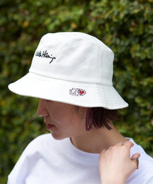Keith Haring（キース・ヘリング）の「【Keith Haring】アートロゴバケットハット　KH-HAT-2101/KH-KH2103/KH-KH2104/KH-KH2108（ハット・レディース・ホワイト/ベージュ系その他2/ブラック系その他2/ベージュ/ホワイト系その他2/ブラック・FREE）」の2枚目の写真