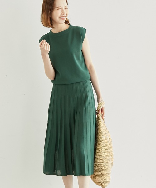ROPE' PICNIC(ロペピクニック)の「クルーネックプリーツニットワンピース(ワンピース・レディース・ブラック/ブラウン/グリーン/ブルー・38/40)」の3枚目の写真