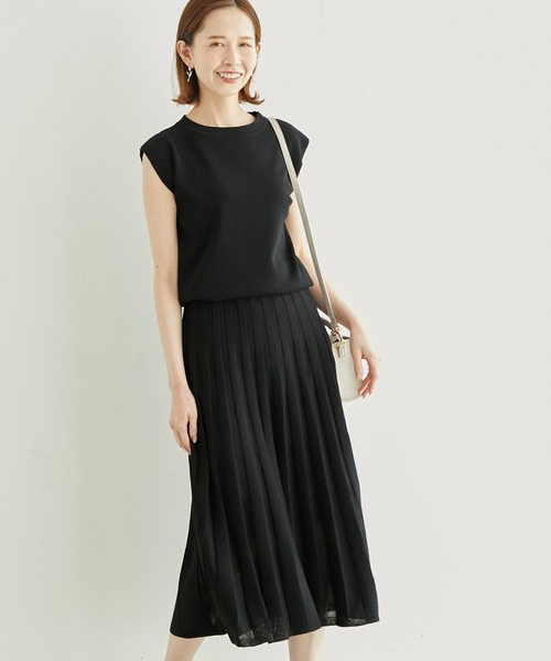 ROPE' PICNIC(ロペピクニック)の「クルーネックプリーツニットワンピース(ワンピース・レディース・ブラック/ブラウン/グリーン/ブルー・38/40)」の2枚目の写真