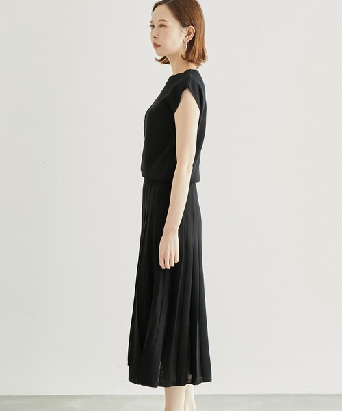 ROPE' PICNIC(ロペピクニック)の「クルーネックプリーツニットワンピース(ワンピース・レディース・ブラック/ブラウン/グリーン/ブルー・38/40)」の12枚目の写真