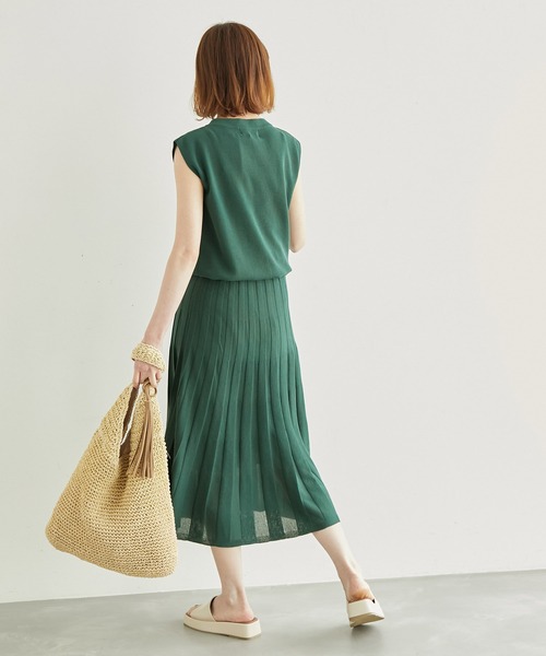 ROPE' PICNIC(ロペピクニック)の「クルーネックプリーツニットワンピース(ワンピース・レディース・ブラック/ブラウン/グリーン/ブルー・38/40)」の14枚目の写真