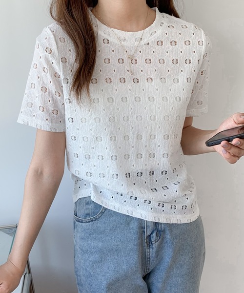 Diosfront(ディオスフロント)の「カットレースクルーネックトップス(Tシャツ/カットソー・レディース・ブラック/ベージュ/パープル/ホワイト・M/L)」の2枚目の写真