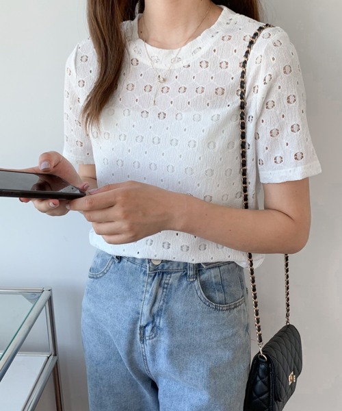 Diosfront(ディオスフロント)の「カットレースクルーネックトップス(Tシャツ/カットソー・レディース・ブラック/ベージュ/パープル/ホワイト・M/L)」の5枚目の写真