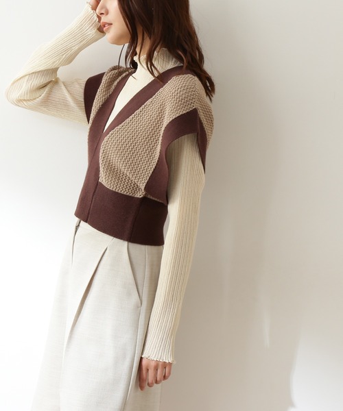 N.（N. Natural Beauty Basic）（エヌエヌナチュラルビューティーベーシック）の「◆Ｖアキメッシュニットベスト（ベスト・レディース・ブラック/ブルー/ブラウン系その他・MEDIUM）」の5枚目の写真