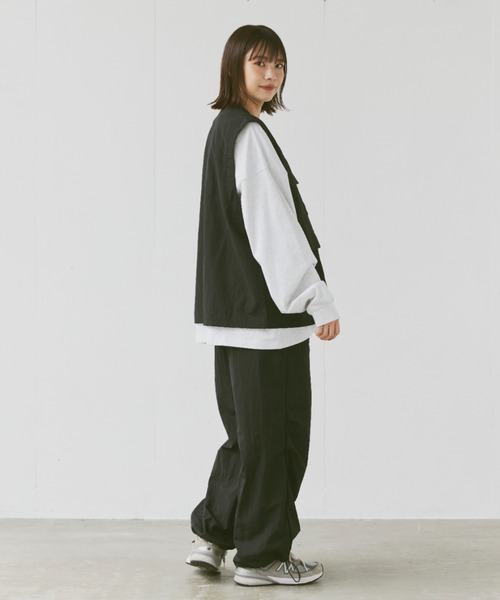 flaner(フラネ)の「Loose military nylon vest/ルーズミリタリーナイロンベスト(ベスト・レディース・カーキ/ブラック・MEDIUM/LARGE)」の21枚目の写真