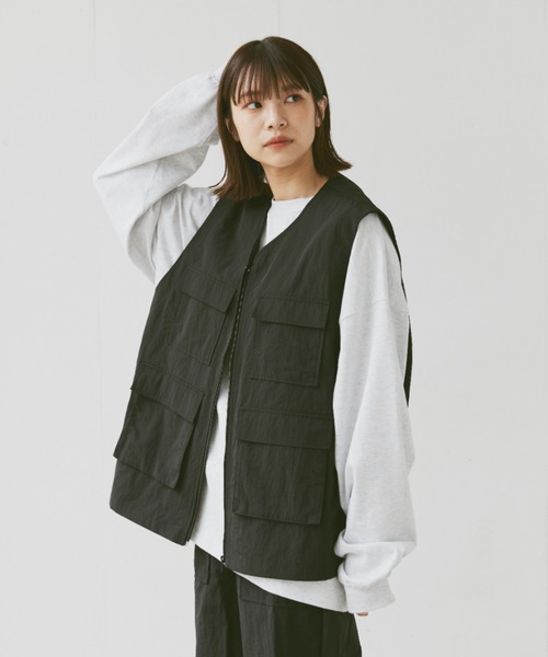 flaner(フラネ)の「Loose military nylon vest/ルーズミリタリーナイロンベスト(ベスト・レディース・カーキ/ブラック・MEDIUM/LARGE)」の7枚目の写真