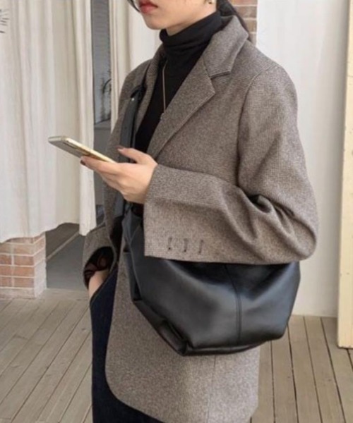 yuue' ( wear )（ユーイ）の「シンプルレザーショルダーバッグ（ショルダーバッグ・レディース・ブラック/ライトイエロー/アイボリー・FREE）」の4枚目の写真