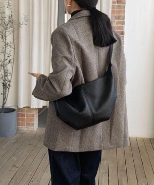 yuue' ( wear )（ユーイ）の「シンプルレザーショルダーバッグ（ショルダーバッグ・レディース・ブラック/ライトイエロー/アイボリー・FREE）」の5枚目の写真