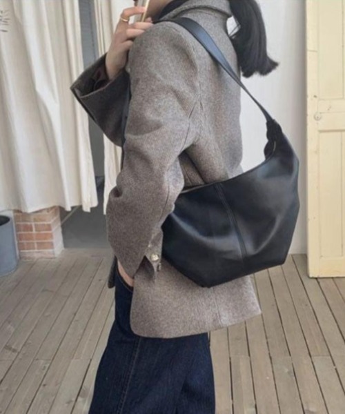 yuue' ( wear )（ユーイ）の「シンプルレザーショルダーバッグ（ショルダーバッグ・レディース・ブラック/ライトイエロー/アイボリー・FREE）」の6枚目の写真