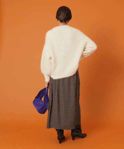 IENA LA BOUCLE(イエナラブークル)の「IENA LA BOUCLE ラクーンファーニットプルオーバー(ニット/セーター・レディース・ブラック/チャコールグレー/ホワイト/パープル・FREE)」の5枚目の写真