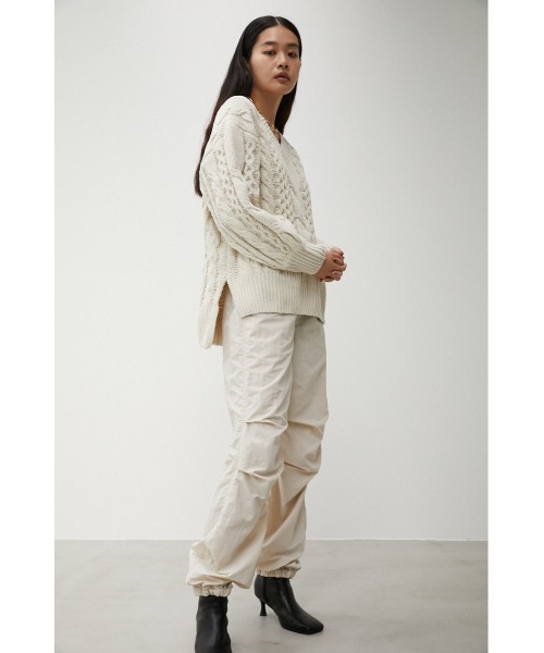 AZUL by moussy(アズールバイマウジー)の「CHENILLE CABLE V/N KNIT TOPS/シェニールケーブルブイネックニットトップス(ニット/セーター・レディース・ブラック/オレンジ/アイボリー/ピンク系その他/ターコイズブルー系・SMALL/MEDIUM)」の17枚目の写真