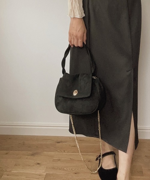 LAUIR(ラウアー)の「レトロデザインショルダーバッグ(ショルダーバッグ・レディース・ブラック・FREE)」の2枚目の写真