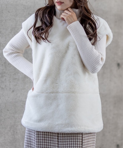 clear(クリア)の「リボン付切替ファートップス(Tシャツ/カットソー・レディース・ブラック/アイボリー/ブラック系その他・F)」の1枚目の写真