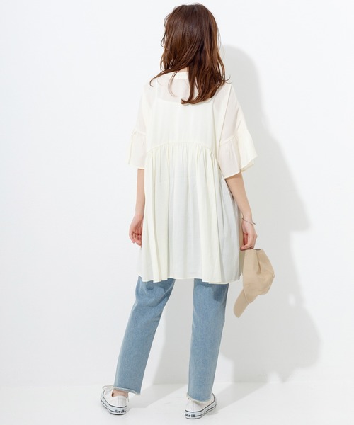 LAVEANGE（ラビアンジェ）の「ギャザーフレアチュニックブラウス（シャツ/ブラウス・レディース・ネイビー/ブラウン/ブラック/オフホワイト/ブルー/パープル/ブルーグレー/イエロー/スミクロ・M/LL/3L/4L/5L）」の22枚目の写真