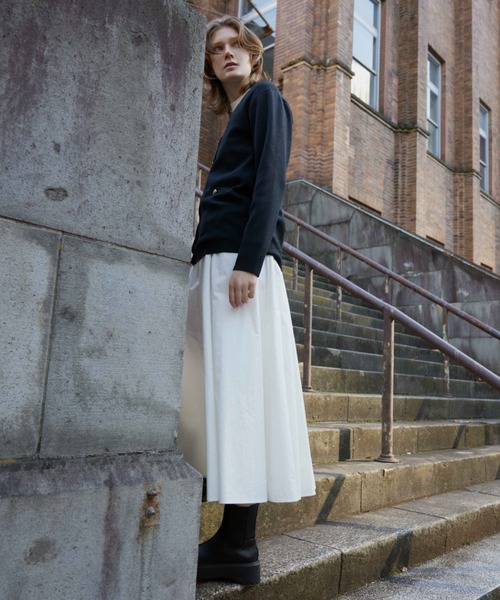 Mila Owen（ミラオーウェン）の「金釦デザインロング丈カーディガン