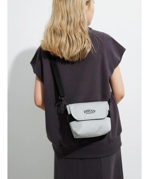 DISCUS ATHLETIC（ディスカス　アスレチック）の「DISCUS ショルダーバッグ（ショルダーバッグ・レディース・ブラック/グレー・FREE）」の2枚目の写真