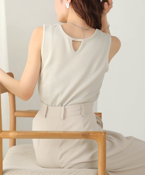 Bab(バブ)の「前後2WAYスクエアタンクトップ(タンクトップ・レディース・グレイッシュベージュ/アイボリー/ブラック・FREE)」の1枚目の写真