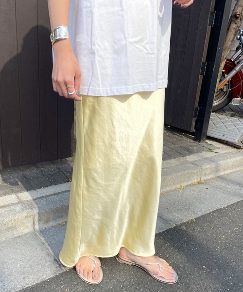 SHENERY（シーナリー）の「サテンタイトマキシスカート（スカート・レディース・イエロー/アイボリー・36/38）」の9枚目の写真