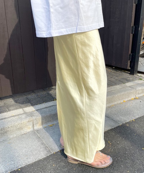 SHENERY（シーナリー）の「サテンタイトマキシスカート（スカート・レディース・イエロー/アイボリー・36/38）」の3枚目の写真