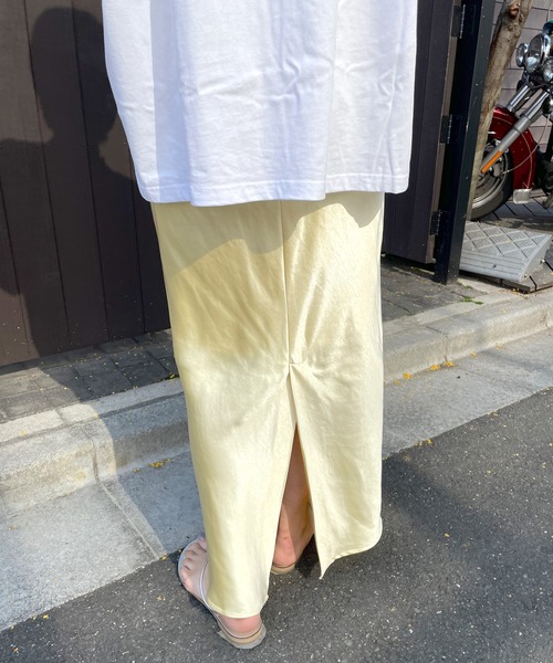 SHENERY（シーナリー）の「サテンタイトマキシスカート（スカート・レディース・イエロー/アイボリー・36/38）」の15枚目の写真