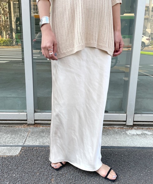 SHENERY（シーナリー）の「サテンタイトマキシスカート（スカート・レディース・イエロー/アイボリー・36/38）」の22枚目の写真