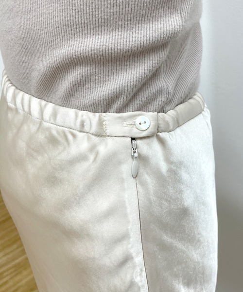 SHENERY（シーナリー）の「サテンタイトマキシスカート（スカート・レディース・イエロー/アイボリー・36/38）」の14枚目の写真