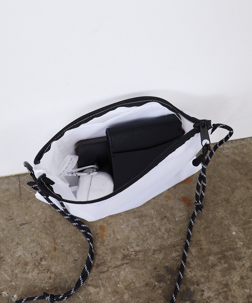 TRUSS（トラス）の「TRUSS/トラス リップミニサコッシュ（ショルダーバッグ・メンズ・オレンジ/ホワイト/ブラック/アーミー・FREE）」の6枚目の写真