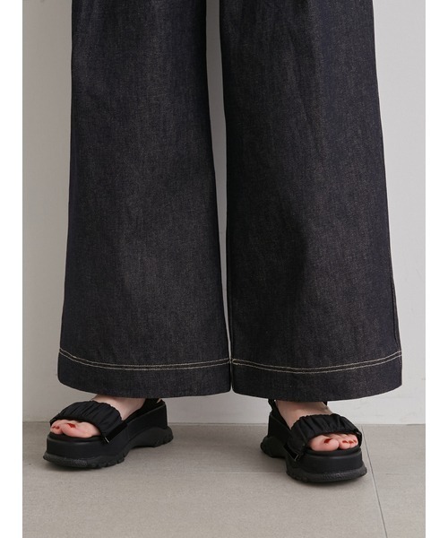 emmi（エミ）の「【emmi atelier】フロントタックワイドデニムパンツ（デニムパンツ・レディース・インディゴブルー・1/0）」の13枚目の写真