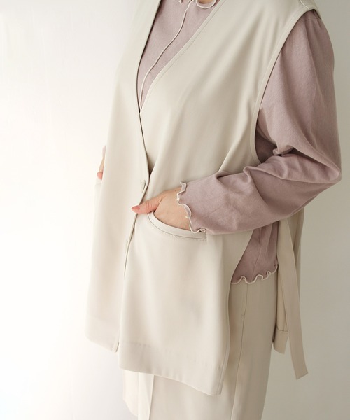 Crisp（クリスプ）の「サイドベルトジレ（ベスト・レディース・アイボリー/ブラック・FREE）」の9枚目の写真