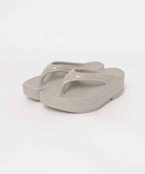 OOFOS（ウーフォス）の「OOFOS　OOmega（サンダル・レディース・ブラック/ベージュ系その他・6/7）」の5枚目の写真