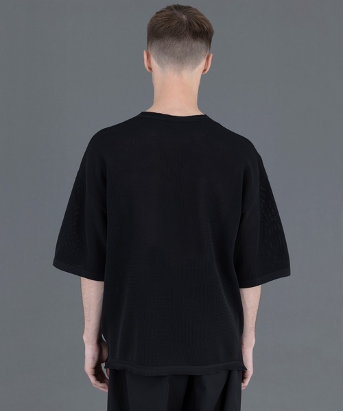 FORTUNA HOMME(フォルトゥナオム)の「FORTUNAHOMME ECOTEC MeshKnit Tee(Tシャツ/カットソー・メンズ・グレイッシュベージュ/ブラック・2/1)」の5枚目の写真