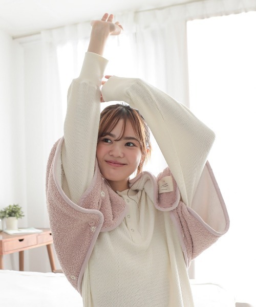 ALTROSE（アルトローズ）の「ブランケット もちふわ 刺繍 3WAY ひざ掛け（ブランケット・レディース・ブルーグレー/アイボリー/ピンク・FREE）」の15枚目の写真