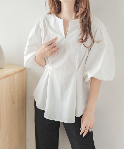 AMELY(エミリー)の「キーネックブラウス(シャツ/ブラウス・レディース・イエロー/ピンク/ホワイト/ブラック・M/L)」の1枚目の写真
