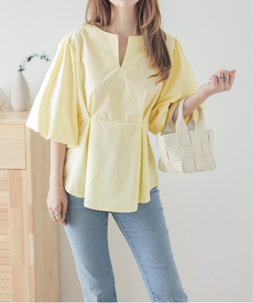 AMELY(エミリー)の「キーネックブラウス(シャツ/ブラウス・レディース・イエロー/ピンク/ホワイト/ブラック・M/L)」の3枚目の写真