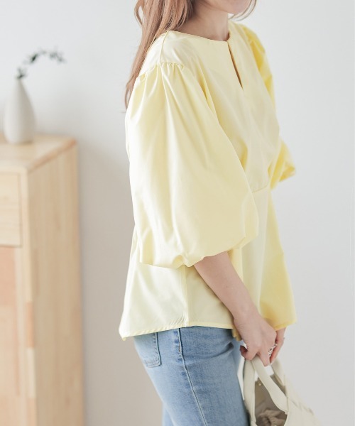 AMELY(エミリー)の「キーネックブラウス(シャツ/ブラウス・レディース・イエロー/ピンク/ホワイト/ブラック・M/L)」の11枚目の写真
