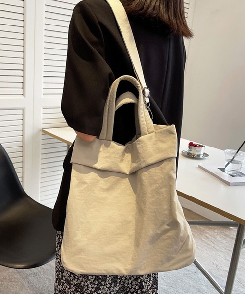 florist（フローリスト）の「【2WAY/3WAY】【軽量】くったりラウンドフォルムの折り返しナイロンハンドバッグ/ショルダーバッグ（ボストンバッグ・レディース・ブラック/マスタード/モスグリーン/ワインレッド/ベージュ・FREE）」の12枚目の写真